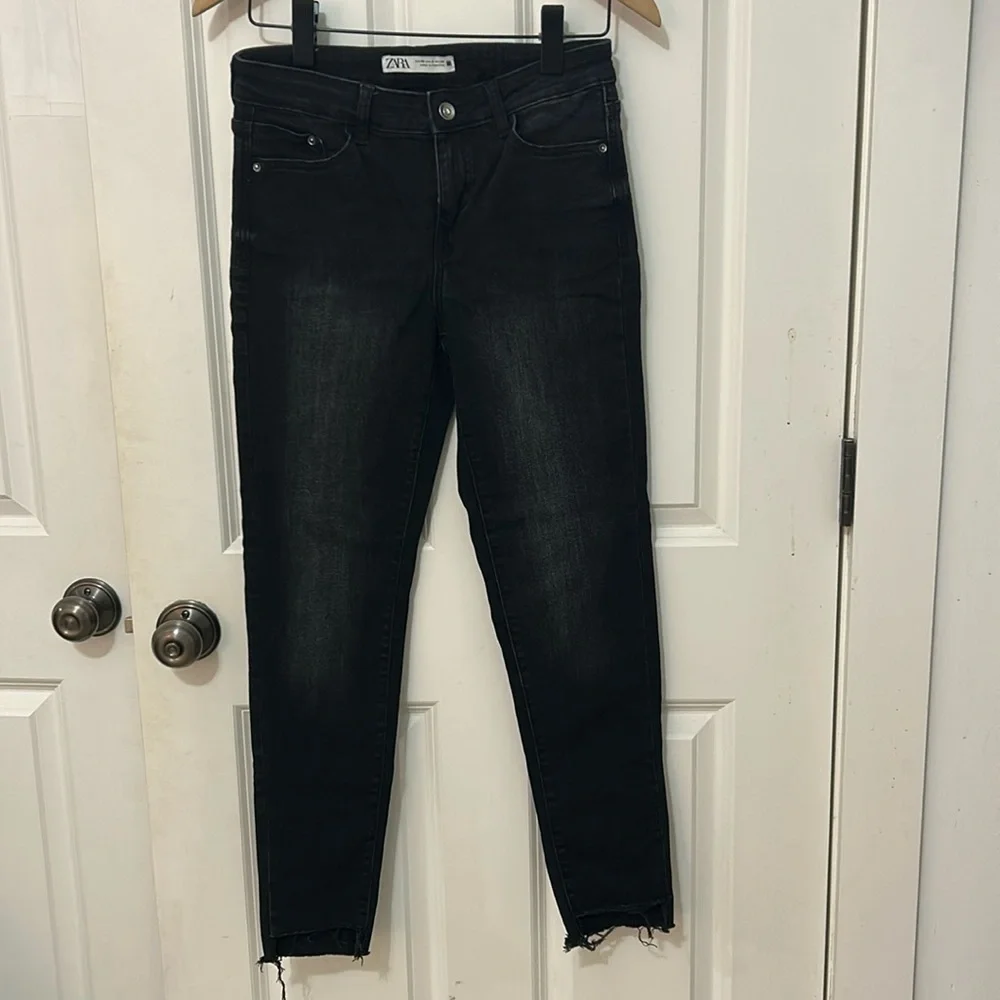 ZARA skinny jeans size 6 black raw hem inseam 8 inches